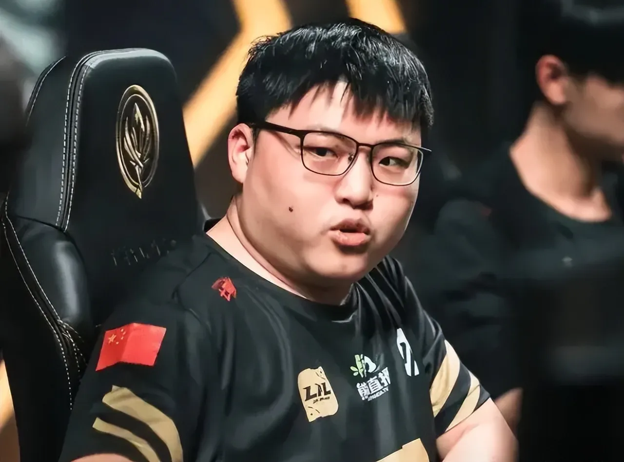 美国队教练压力巨大！，TheShy遭遇五持续失利赢得满堂喝彩的简单介绍