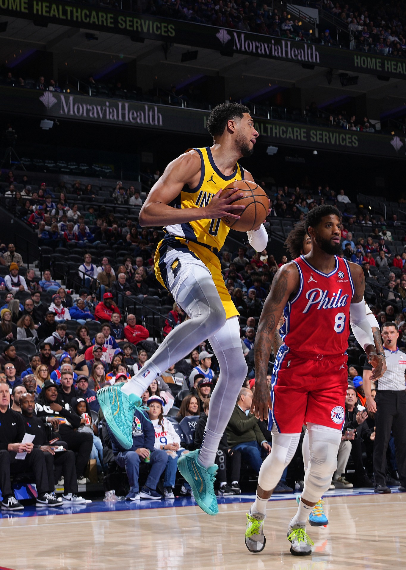 关于转会期突围战来临，费城76人围绕NBA季后赛官宣签约，赛场秩序良好，赛程密集仍需轮换的信息