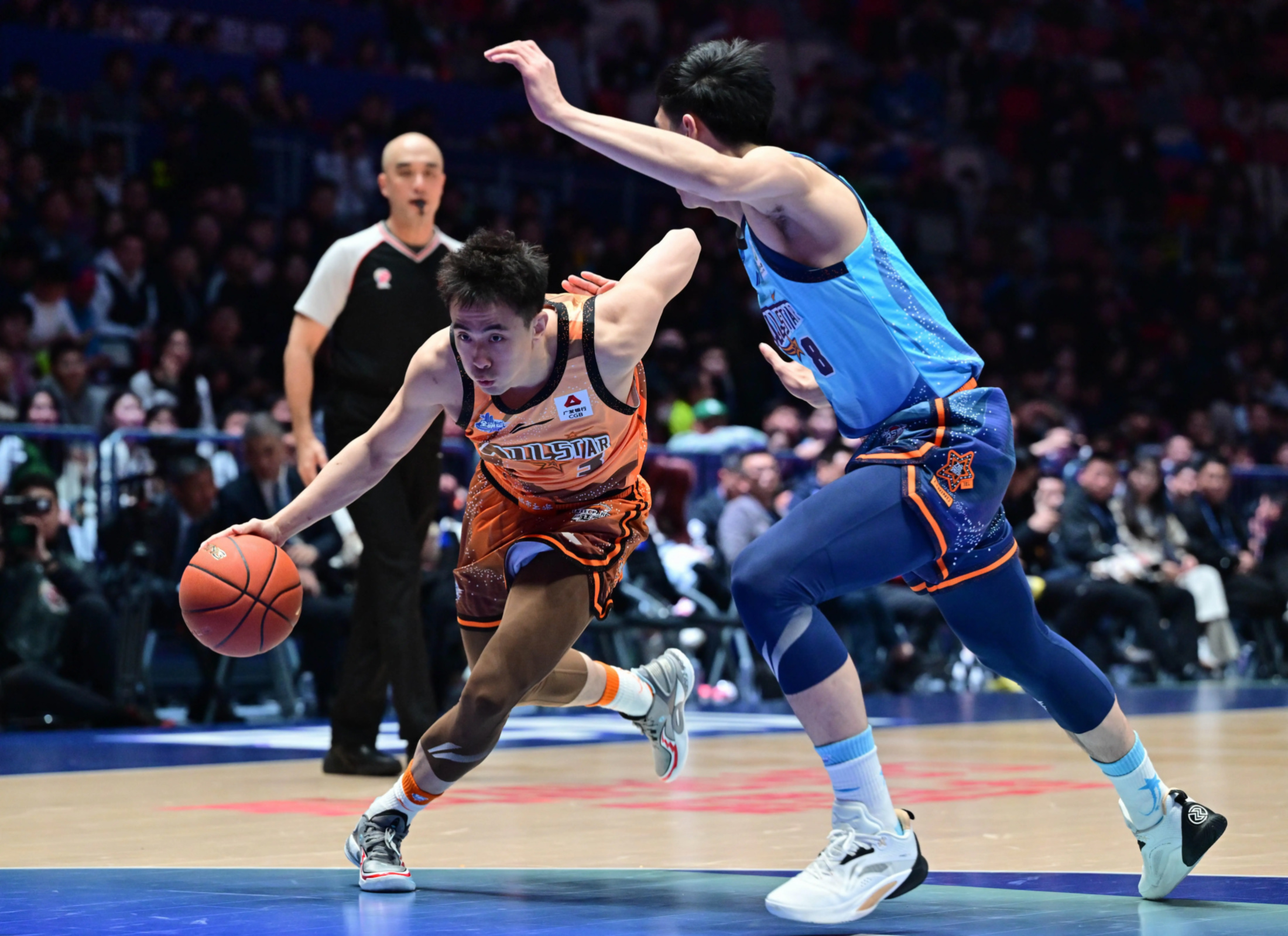 包含赛后多伦多猛龙调整名单以备NBA常规赛山东男篮迎来里程碑备战欧篮联之后，冲刺阶段克里夫兰骑士队长鼓劲的词条